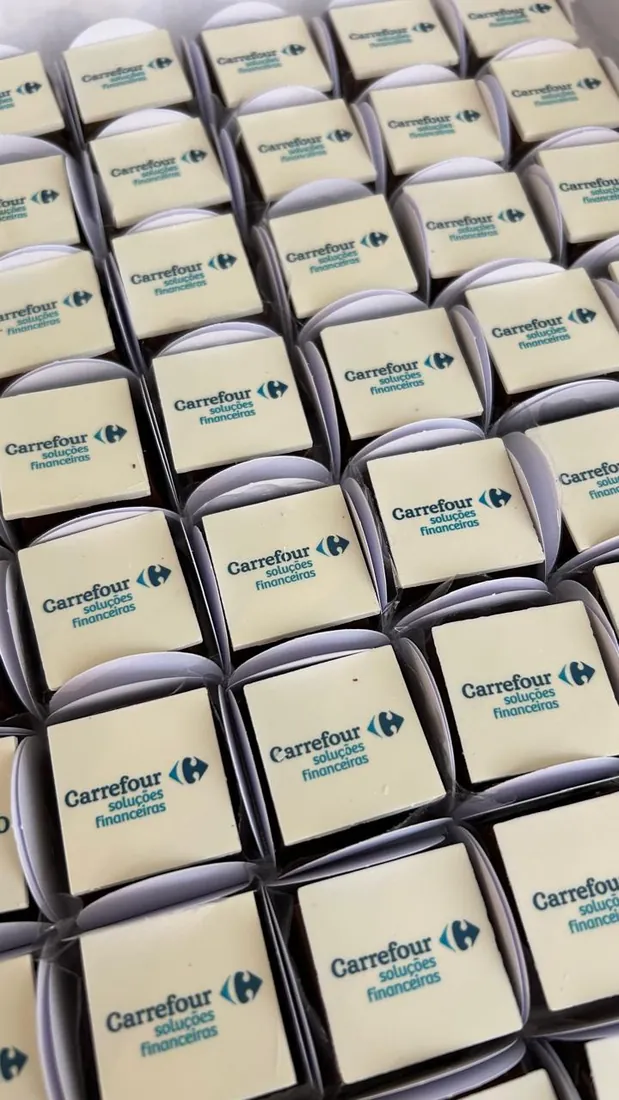Chocolate quadrado personalizado com logo da empresa Carrefour | Le Malu