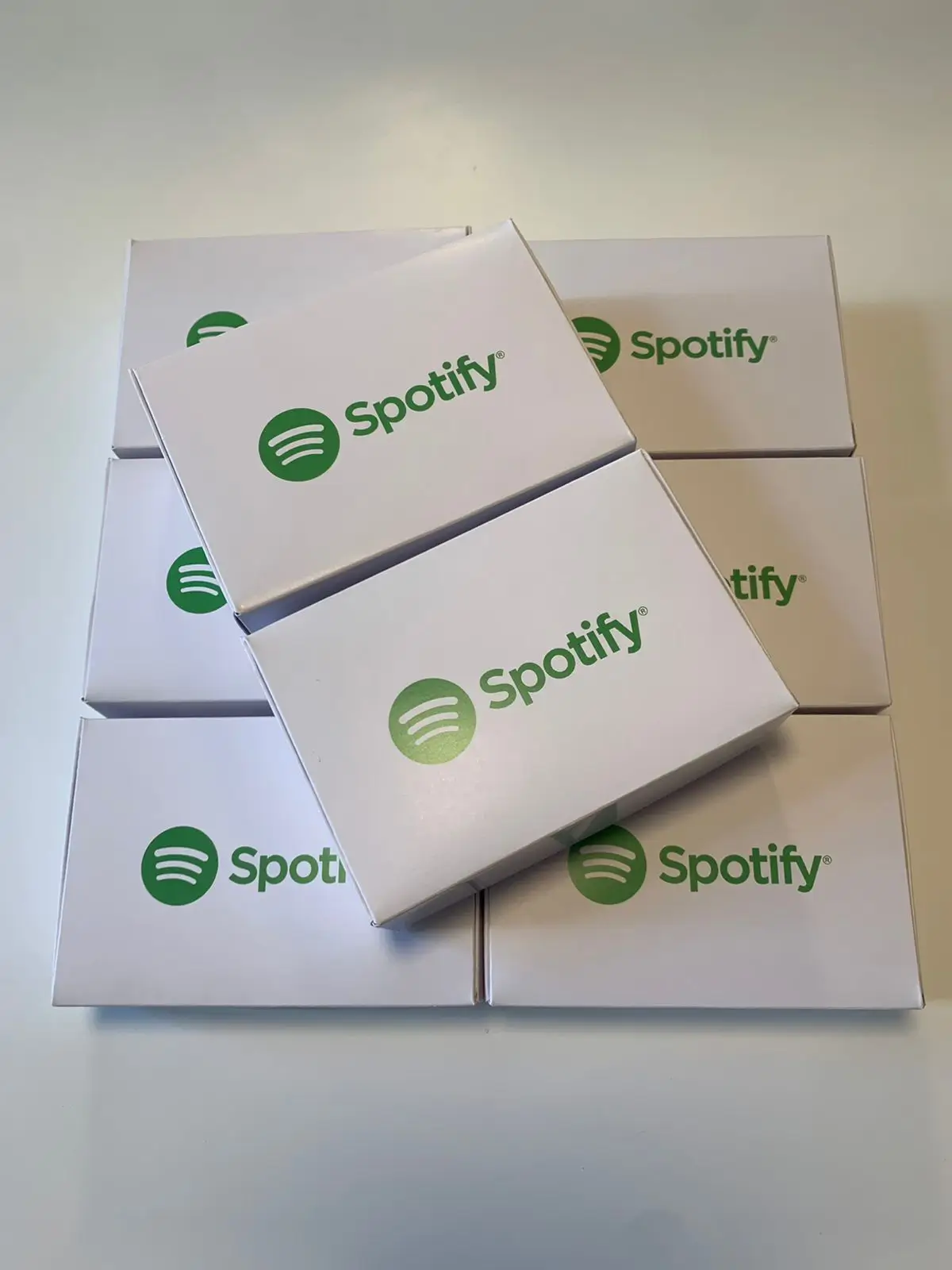 Mix de doces na caixa personalizada com logo Spotify | Le Malu